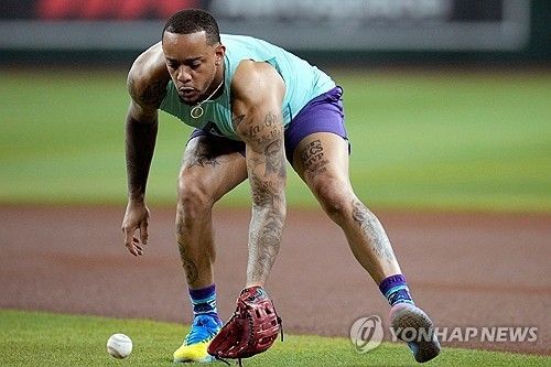 애리조나 복귀 후 수비 연습하는 마르테