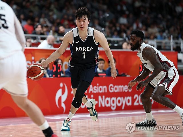 돌파 시도하는 이현중