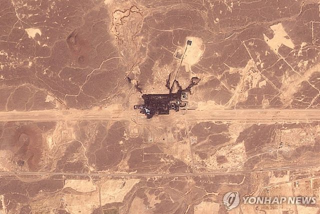 사우디아라비아 메디나 지역에서 동서 파이프라인이 화재로 파손됐음을 보여주는 위성 사진 [Planet Labs / AFP=연합뉴스. 재판매 및 DB 금지]