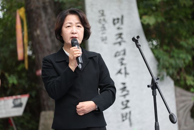 추모사 하는 추미애 경기도지사