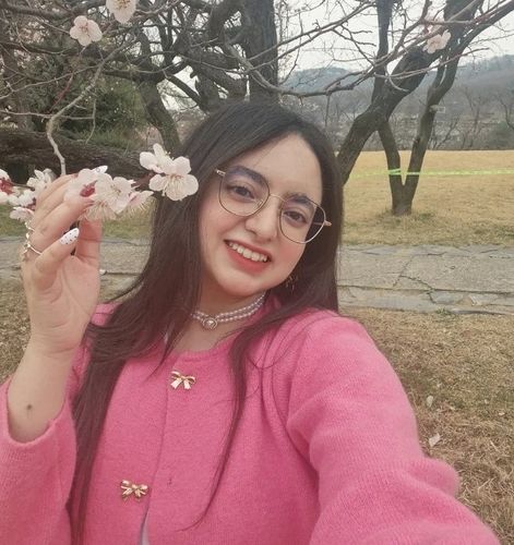 한국에서 첫봄을 즐기는 파티마 자흐라. 모로코 출신인 파티마는 순천향대에서 박사과정을 밟고 있다. [본인 제공]