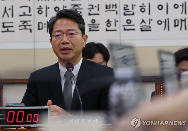 질문에 답하는 김승원 법무부 장관 후보자