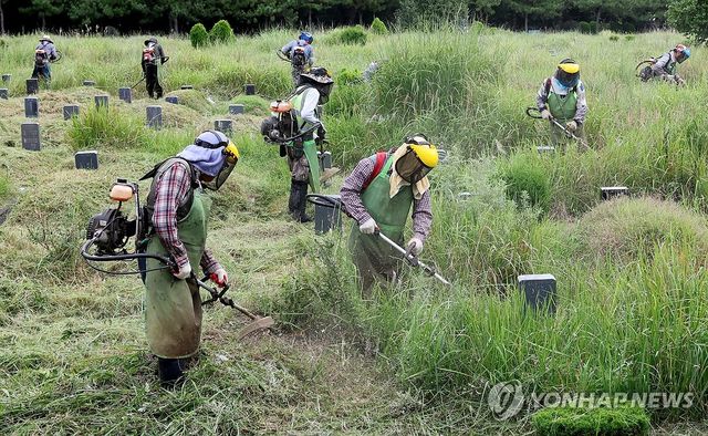 성묘객 맞이 나선 영락공원