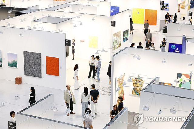 미술 축제 '키아프·프리즈 서울' 개막