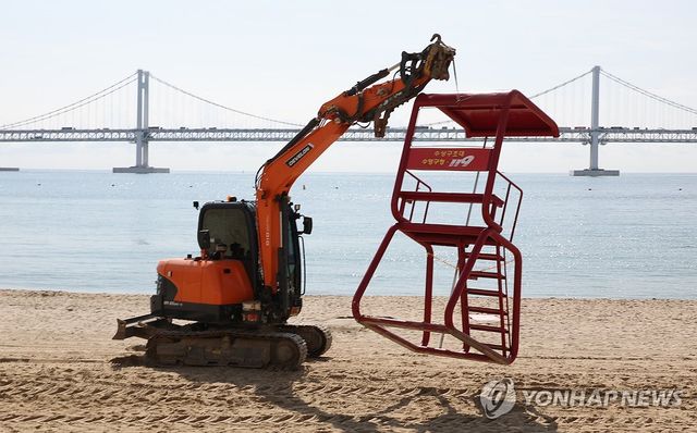 폐장한 광안리, 여름의 흔적 정리