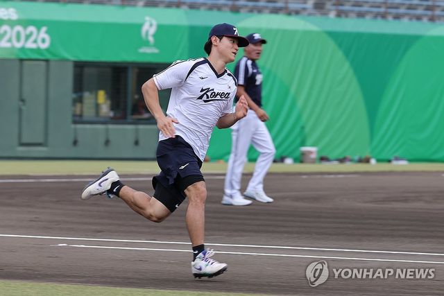베이스러닝 훈련하는 김도영