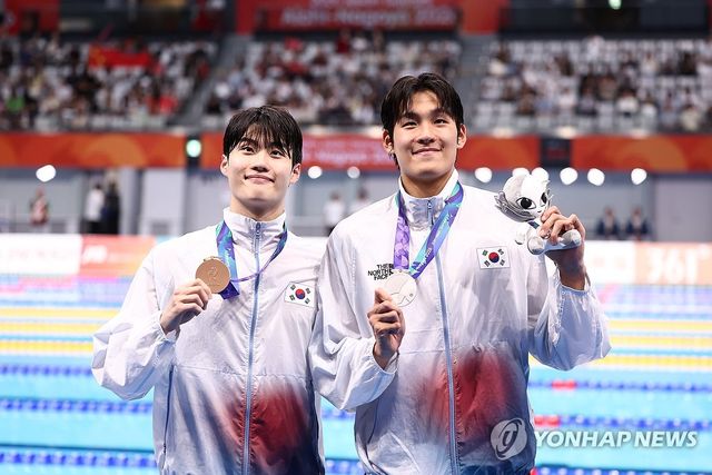 김영범 은, 황선우 동