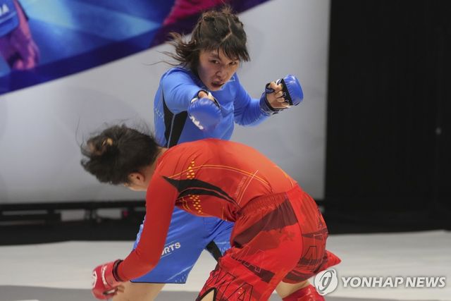 이보미의 경기 장면(파란 유니폼)