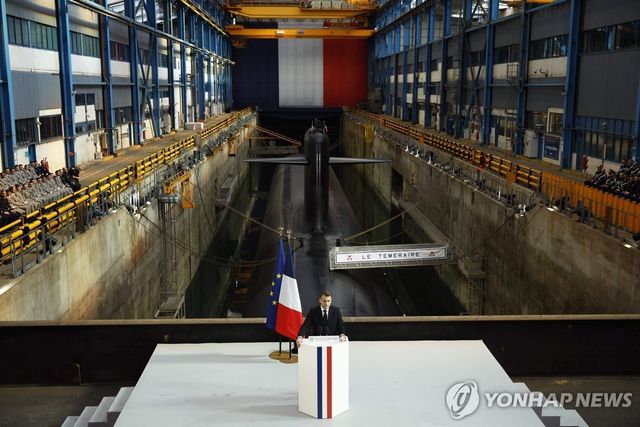 핵잠수함 르테메레르와 마크롱 대통령