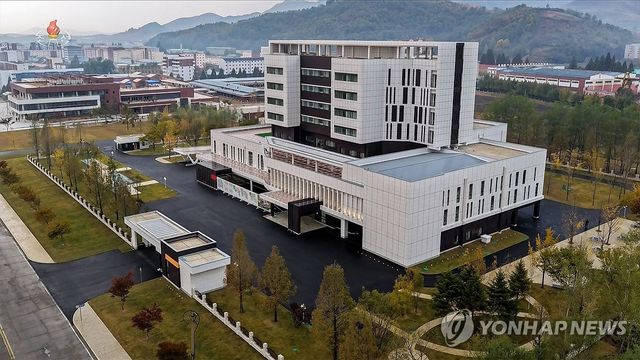 김정은, 완공 앞둔 강동군병원 시찰