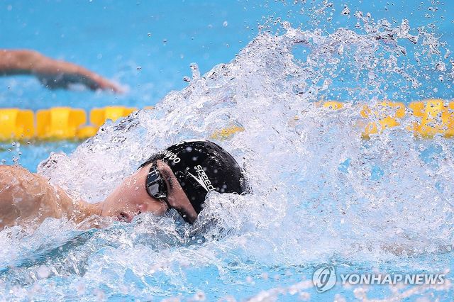 역영하는 황선우