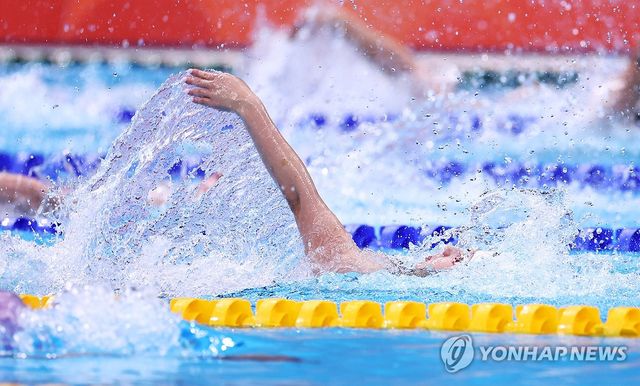 물살 가르는 김승원