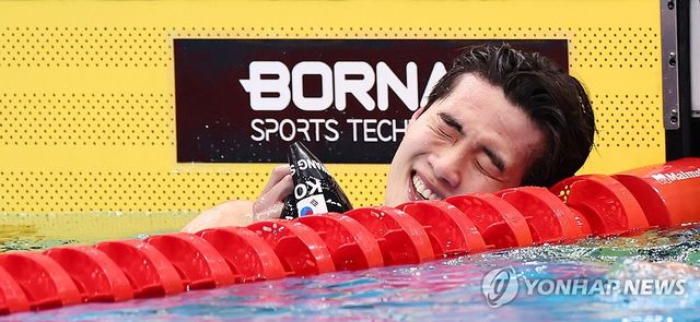 남자 자유형 200m 은메달 획득한 황선우