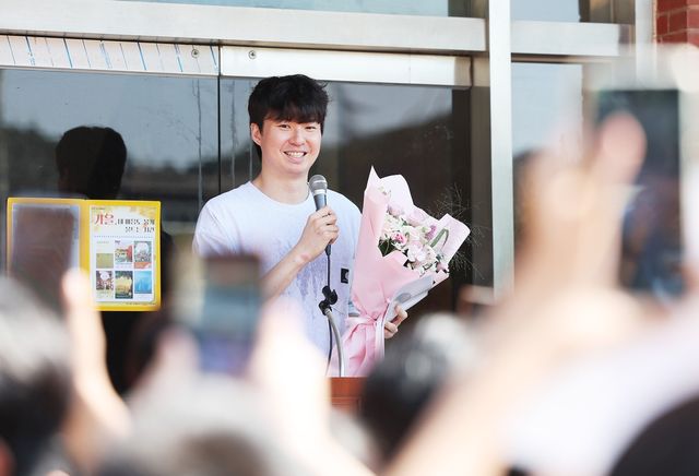 모교 삼일중학교 방문한 이현중 선수