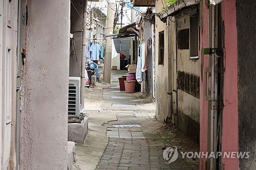 지역의 한 쪽방촌 골목