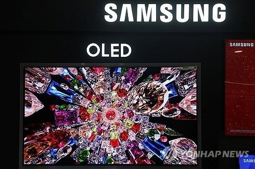 인도 뉴델리 매장에 전시된 삼성 유기발광다이오드(OLED) TV