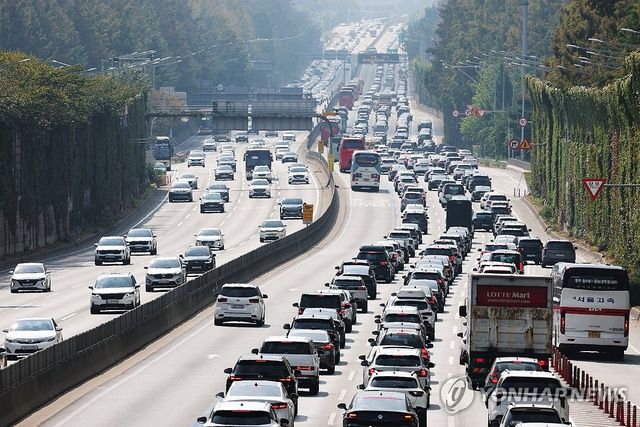 '고향 가는 길' 북적이고 막히지만 설레는 마음