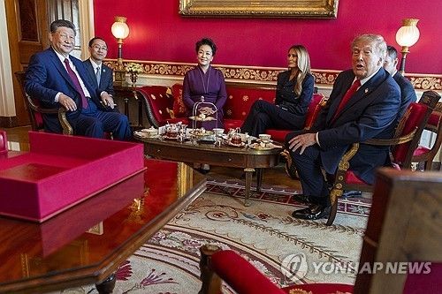 백악관에서 차담하는 미중 정상 부부