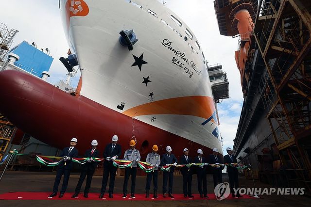 국내 기술로 건조한 첫 크루즈페리 '팬스타 미라클'호