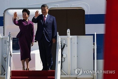 2박 3일 국빈 방미 마치고 귀국하는 시진핑 부부