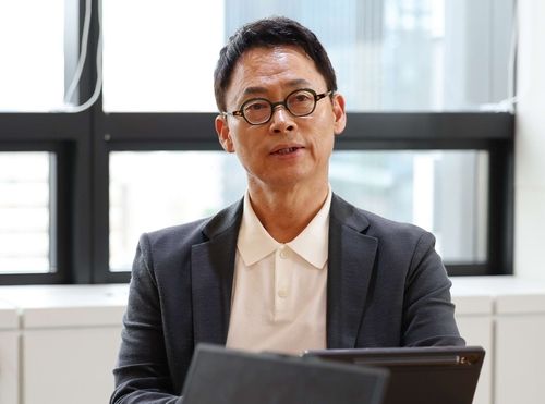 인터뷰하는 이규철 대륙아주 대표 변호사