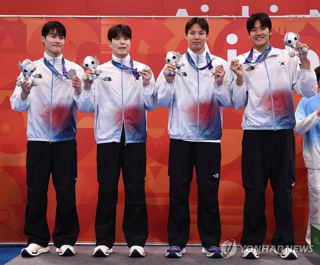 남자 수영 400m 자유형 계영 은메달