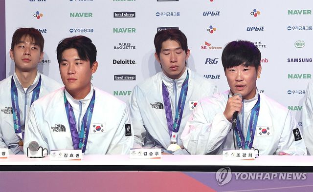 답변하는 조광희