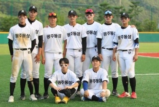 광주동성고 야구부 시절 리옌언(맨 왼쪽)
