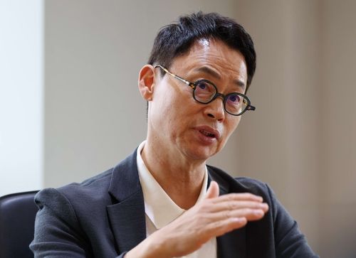 인터뷰하는 이규철 대륙아주 대표 변호사