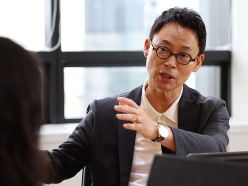 인터뷰하는 이규철 대륙아주 대표 변호사