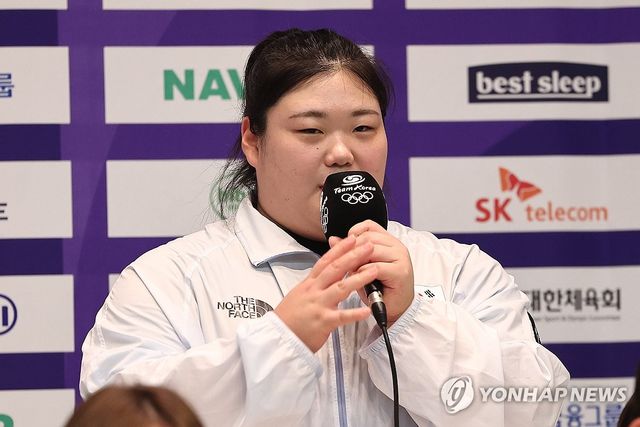 발언하는 역도 박혜정