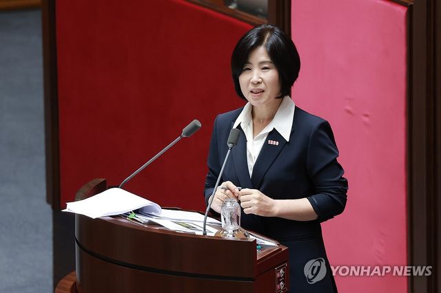 국회법 개정안 필리버스터하는 국민의힘 김미애 의원