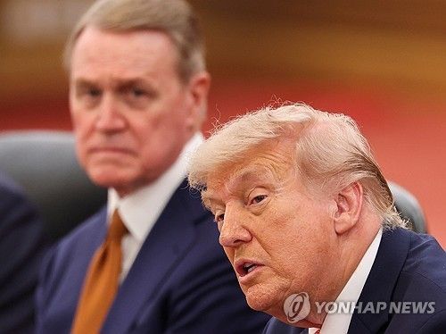 퍼듀 주중 미국 대사(왼쪽)와 트럼프 대통령(2026년 5월)