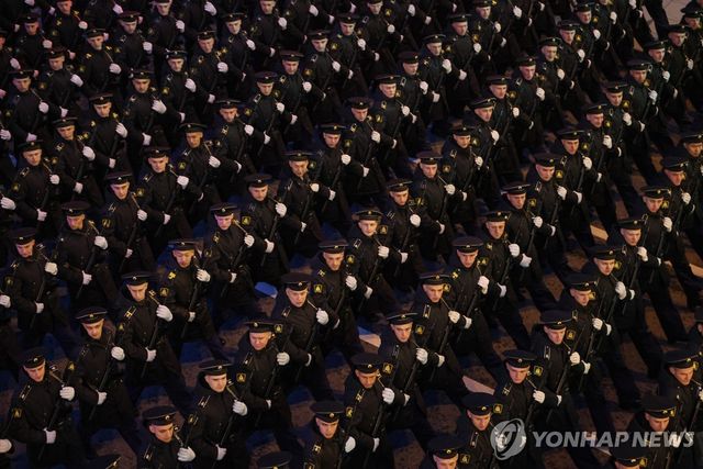 지난 4월 29일 러시아 모스크바에서 전승절 기념행사 열병식 예행연습하는 군인들