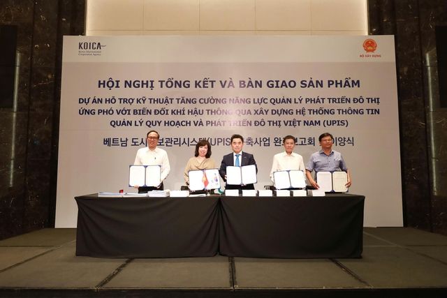 '베트남 도시정보관리시스템(UPIS) 구축사업' 종료보고회 참석자들
