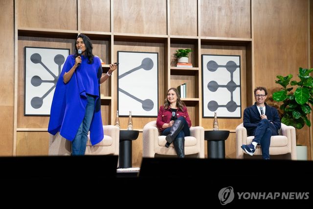 다니엘라 아모데이(가운데)·다리오 아모데이