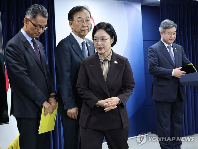 행정 공공기관 이전 발표 마친 한성숙 국무총리