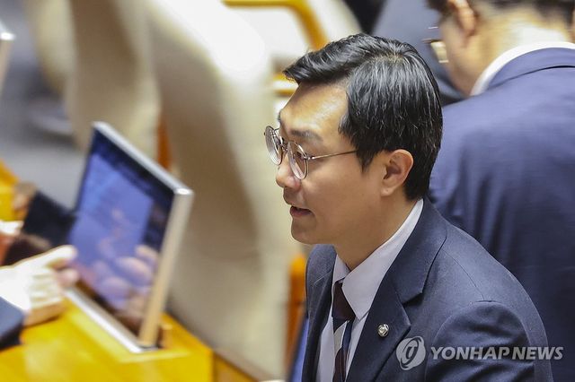 무제한 토론 종결 투표 참석한 장경태 의원
