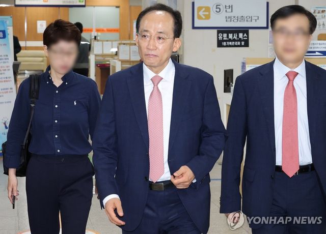 법정 향하는 추경호 대구시장