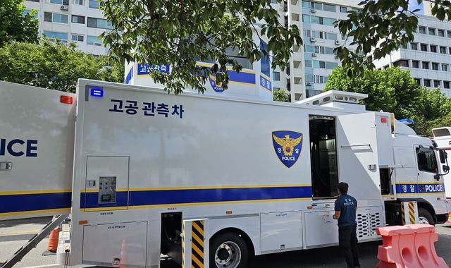 불꽃축제 행사장에 동원된 고공 관측차량