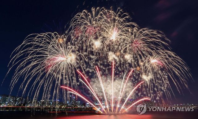 '반짝반짝' 전야제 불꽃
