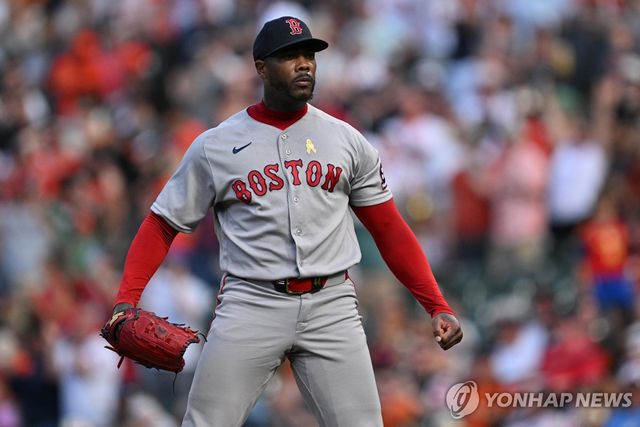 MLB서 역대 9번째로 400세이브 거둔 채프먼