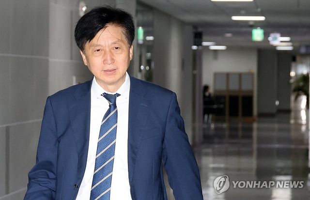 '대미 투자 협상' 관련 당정 입장하는 오기형 재경위 여당 간사