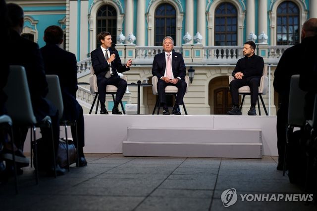 기자회견하는 미국 대통령 특사들과 젤렌스키 대통령