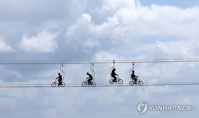 하늘 자전거 타고 가을 마중