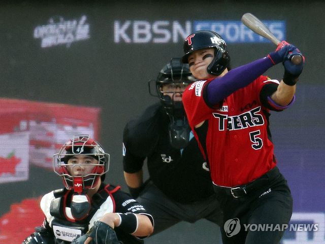 경기 두 번째 안타 때린 김도영