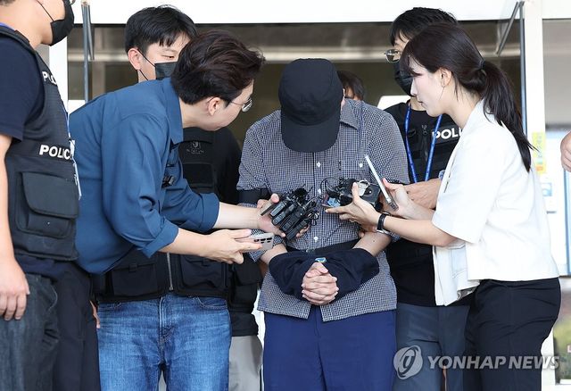 검찰로 이송되는 '실종 허위종결' A 경장