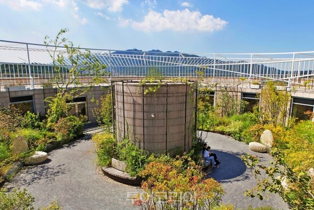 시간의정원에서 바라본 원형정원 달뿌리