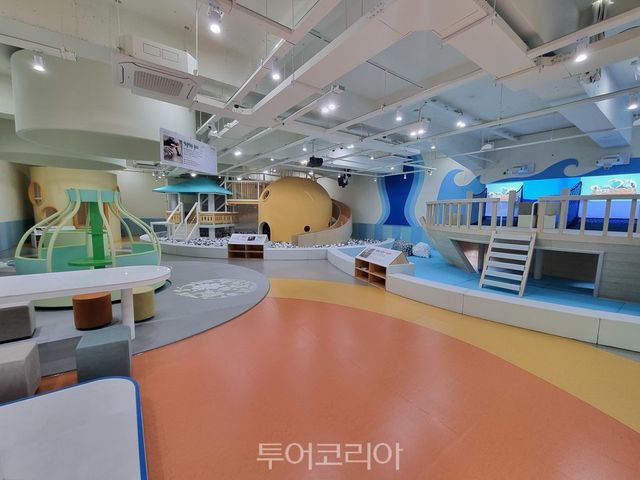 고려청자디지털박물관 2층 플레이 셀라돈 전경