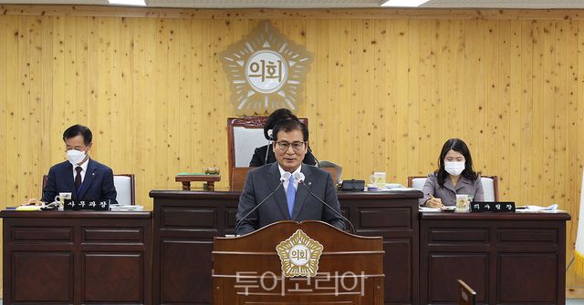 1일 함평군의회 본회의장에서 열린 제278회 함평군의회 제2차 정례회에서 이상익 군수가 시정연설을 하고 있다.